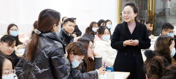 黄龙 专家指导+名师授课+培优补弱+日清月结的教学模式