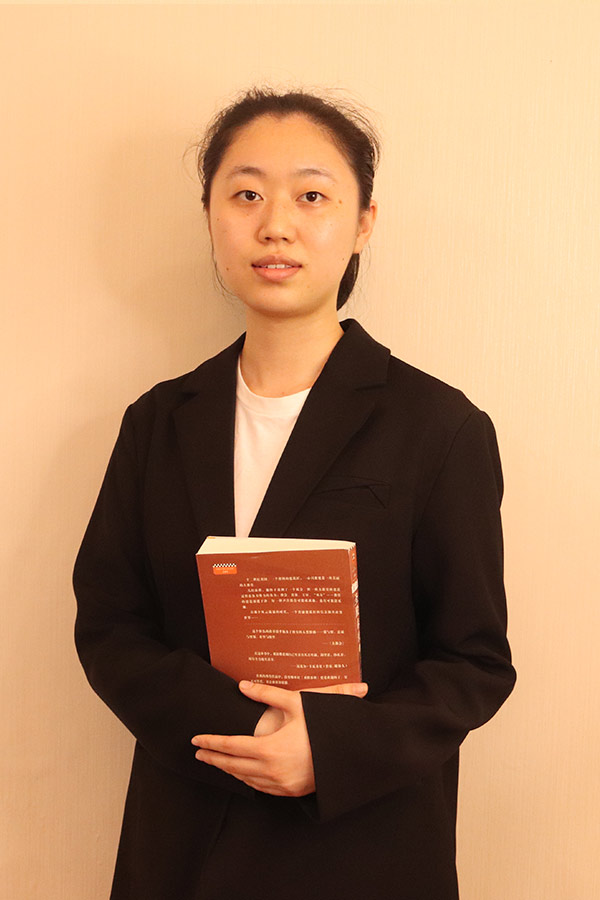黄龙梁艺 本科学历，优秀班主任