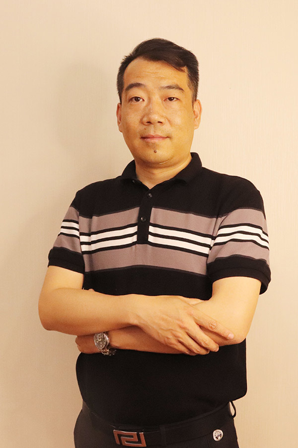 黄龙冯少坤 本科学历,毕业于陕西师范大学
