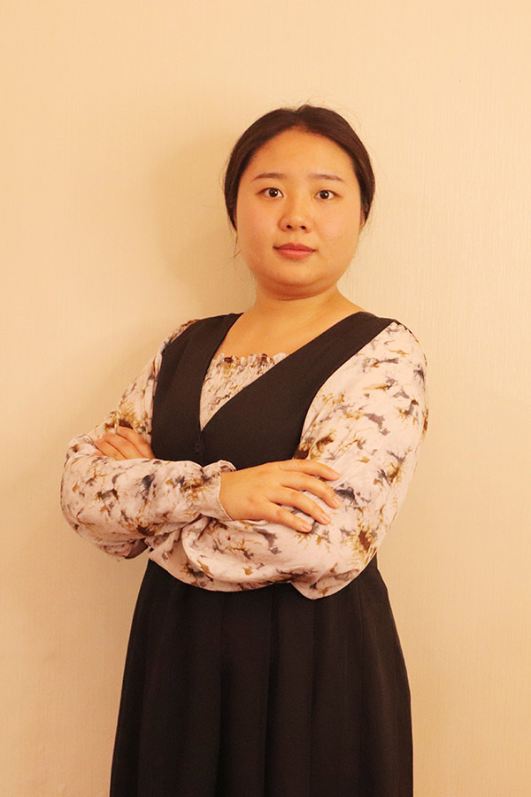 黄龙何爱玲 本科学历，优秀班主任