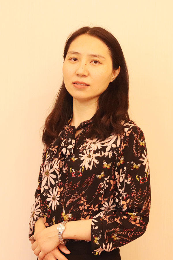 黄龙王晓娜 研究生学历,毕业于华南师范大学